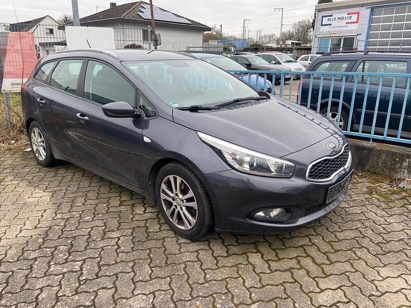 Gebraucht Kia Ceed 128 PS (94 kW) 2015 Silber Kleinwagen