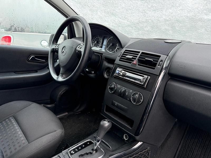 Gebraucht Mercedes A160 82 PS (60 kW) 2010 Calcitweiss  unilack Kleinwagen