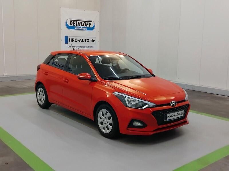 Tomato red / sol Gebraucht 2019 Hyundai i20 Select Kleinwagen | 10.660 € (Fairer Preis) - Bild 1/4