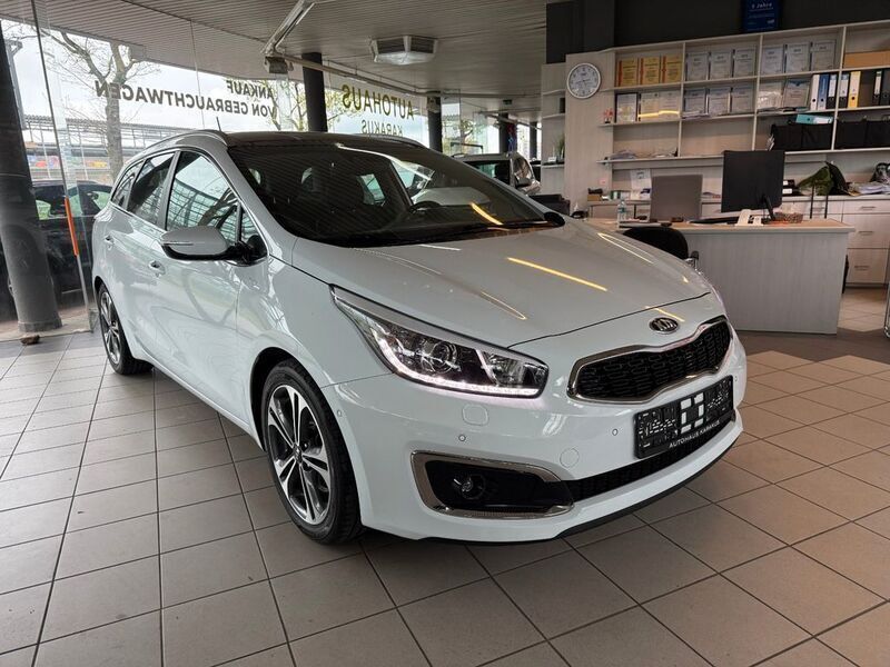 (wd) carraraweiss Gebraucht 2017 Kia Ceed Sportswagon Platinum Edition Kombi | 12.950 € (Etwas zu teuer) - Bild 1/4