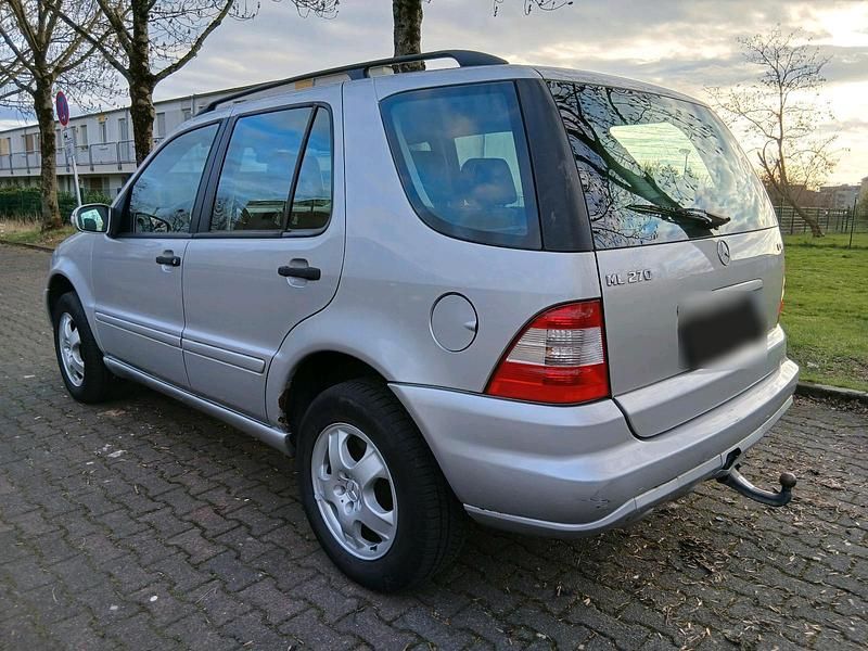 Gebraucht Mercedes ML270 163 PS (119 kW) 2003 Silber SUV