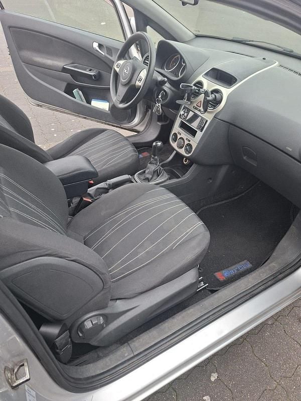 Gebraucht Opel Corsa 80 PS (58 kW) 2007 Silber Kleinwagen