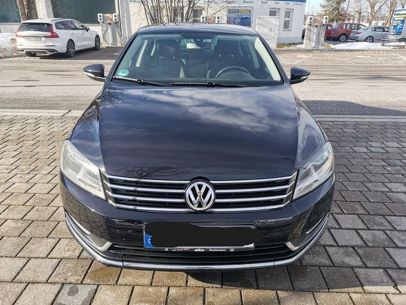 Deep black perleffekt Gebraucht 2013 VW Passat Comfortline Limousine | 5.900 € (Superpreis) - Bild 1/4