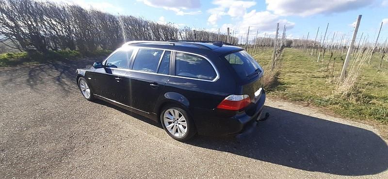 Gebraucht BMW 525 197 PS (144 kW) 2008 Schwarz Kombi