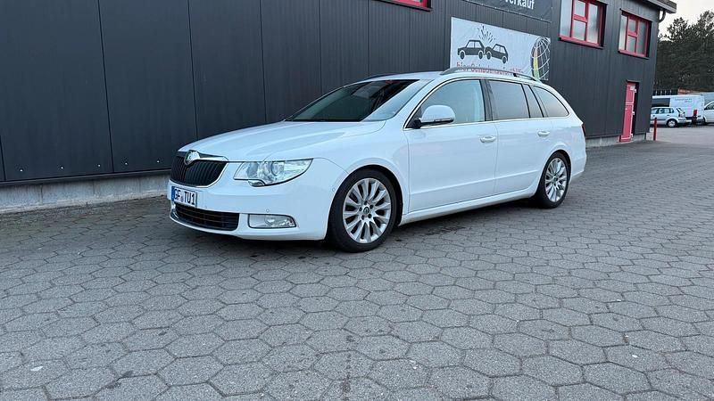 Gebraucht Skoda Superb 140 PS (102 kW) 2013 Weiß Kombi