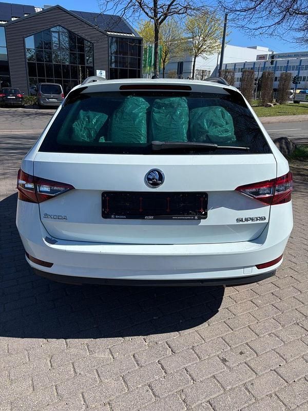 Gebraucht Skoda Superb Ambition 190 PS (139 kW) 2017 Weiß Kombi