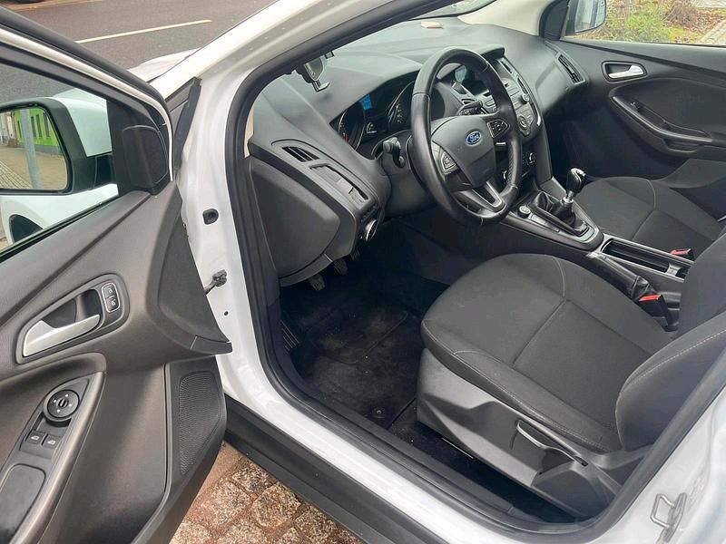 Gebraucht Ford Focus 125 PS (91 kW) 2016 Weiß Kombi