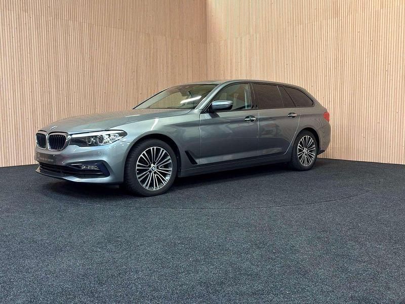 Grau Gebraucht 2018 BMW 520 Sport Line Kombi | 18.650 € (Fairer Preis) - Bild 1/4