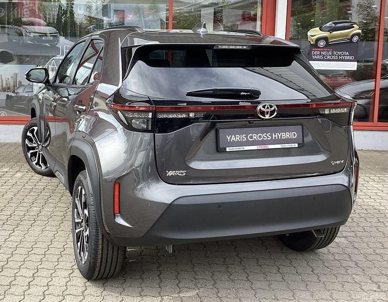 Neu Toyota Yaris Cross 131 PS (96 kW) 2025 Grau SUV