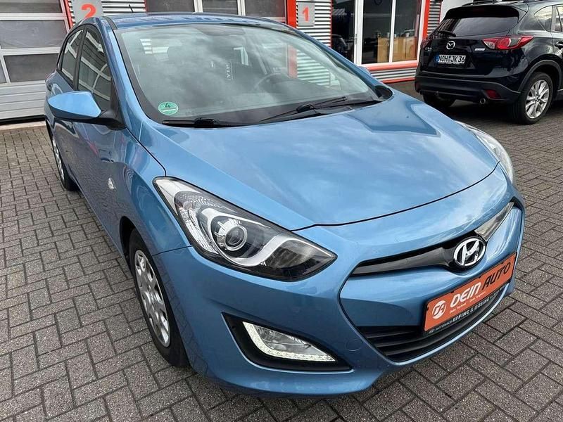 Blau Gebraucht 2012 Hyundai i30 Classic Kleinwagen | 2.990 € (Superpreis) - Bild 1/4