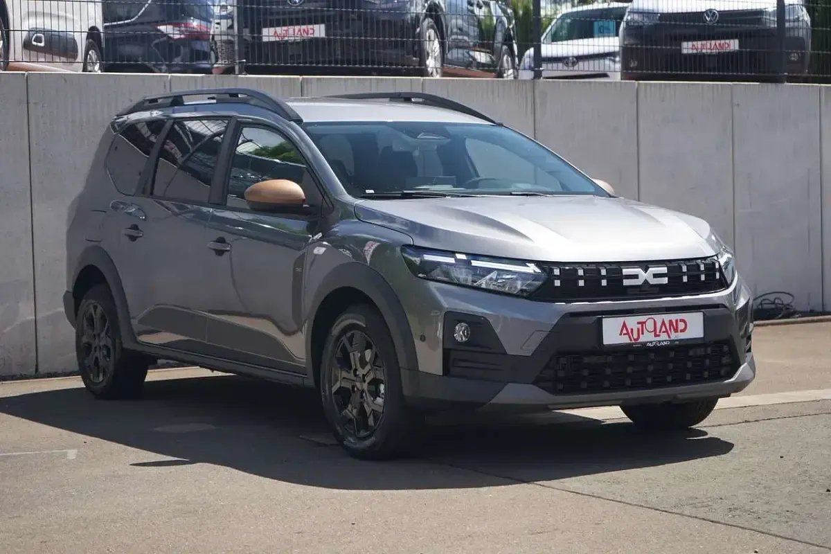 Neu Dacia Jogger Journey 110 PS (80 kW) 2026 Perlmuttschwarz Van / Kleinbus
