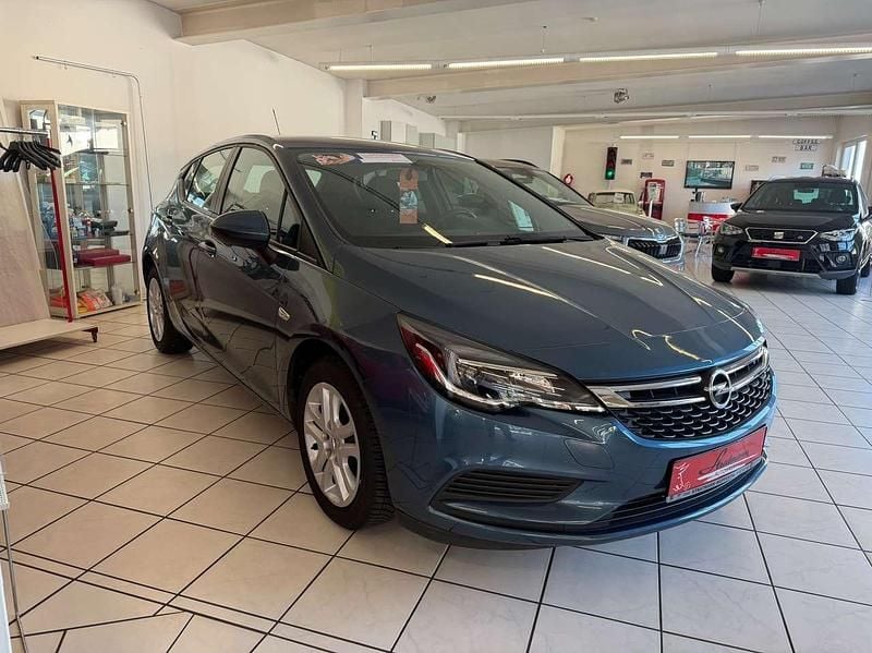 Gebraucht Opel Astra Edition 105 PS (77 kW) 2017 Deep sky Kleinwagen