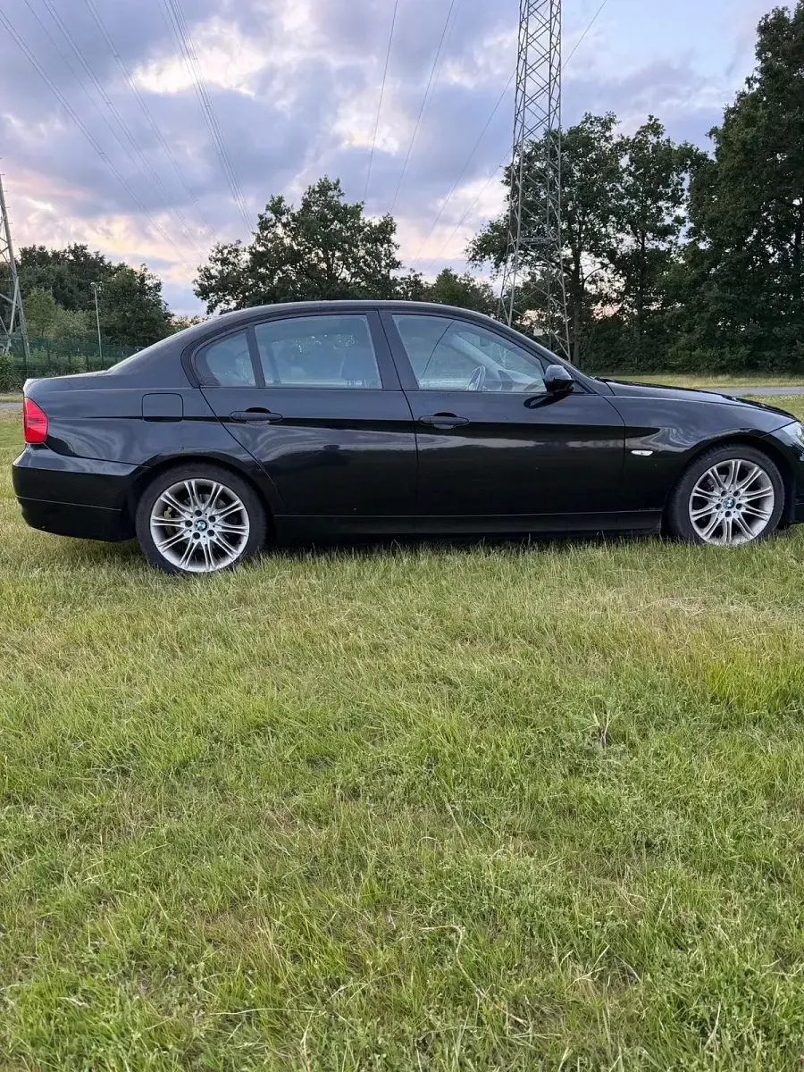 Gebraucht BMW 318 129 PS (94 kW) 2006 Schwarz Limousine