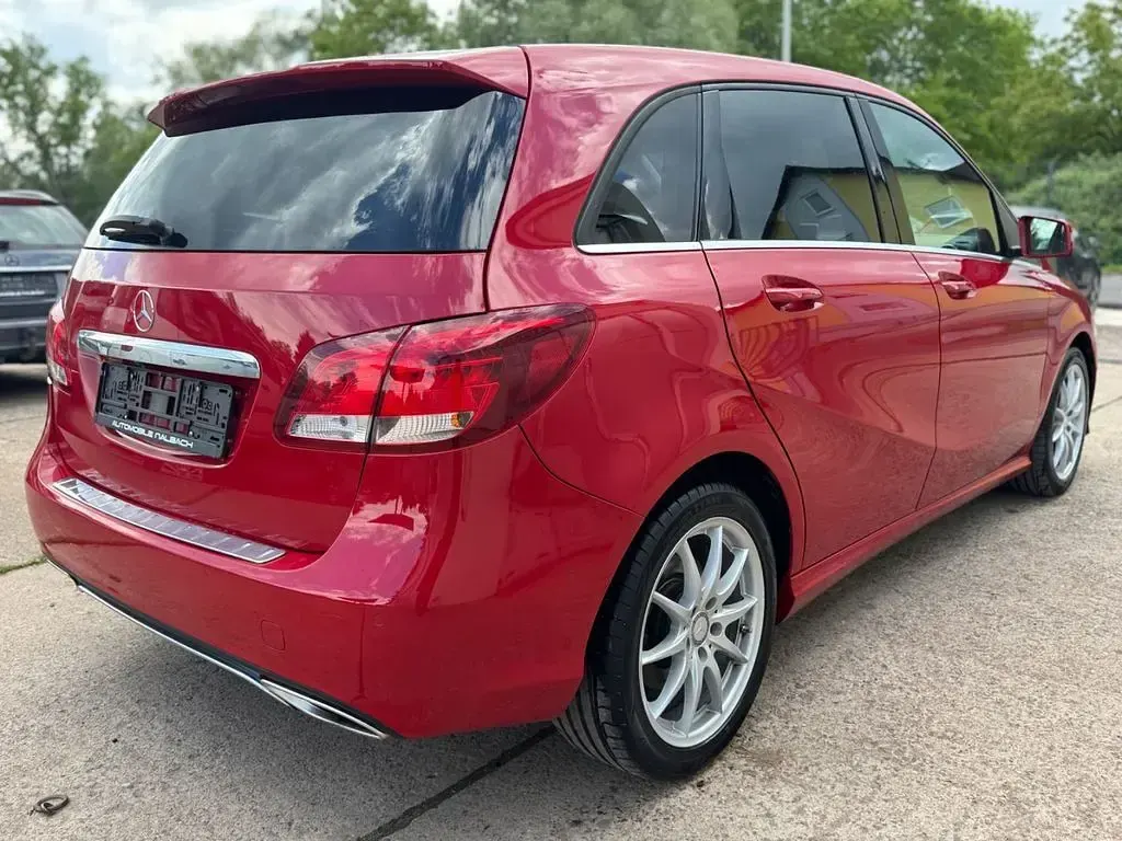 Gebraucht Mercedes B220 177 PS (130 kW) 2015 Rot Van / Kleinbus
