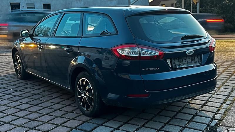 Gebraucht Ford Mondeo 140 PS (102 kW) 2011 Blau Kombi