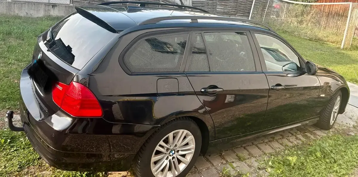 Gebraucht BMW 320 177 PS (130 kW) 2009 Schwarz Kombi