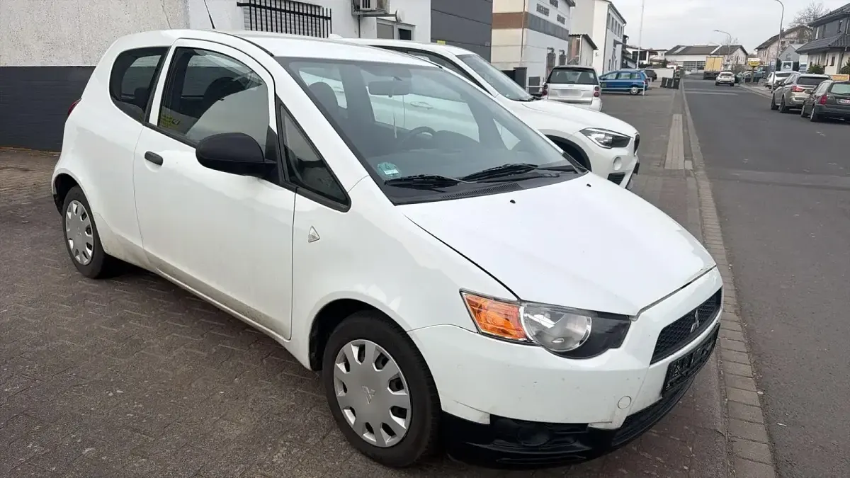 Gebraucht Mitsubishi Colt 75 PS (55 kW) 2012 Weiß Kleinwagen