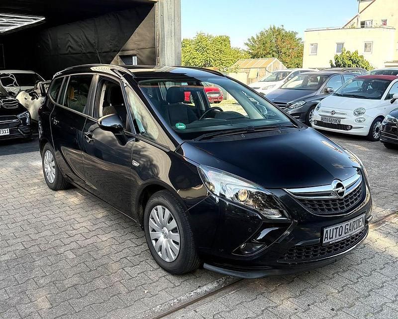 Schwarz Gebraucht 2015 Opel Zafira Tourer Edition Van / Kleinbus | 11.900 € (Etwas zu teuer) - Bild 1/4