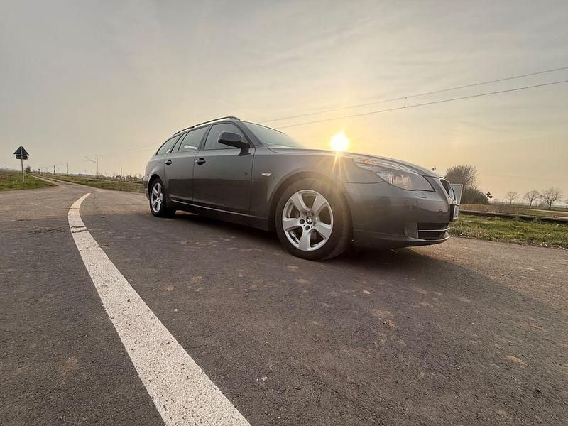 Gebraucht BMW 520 Exclusive 177 PS (130 kW) 2008 Grau Kombi