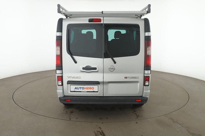 Gebraucht Opel Vivaro 145 PS (106 kW) 2017 Silber Van / Kleinbus