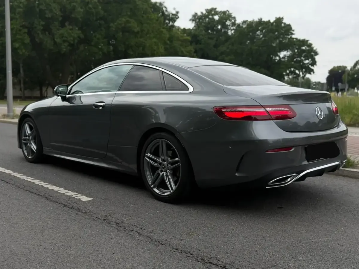 Gebraucht Mercedes E220 AMG line 194 PS (142 kW) 2017 Grau Coupé
