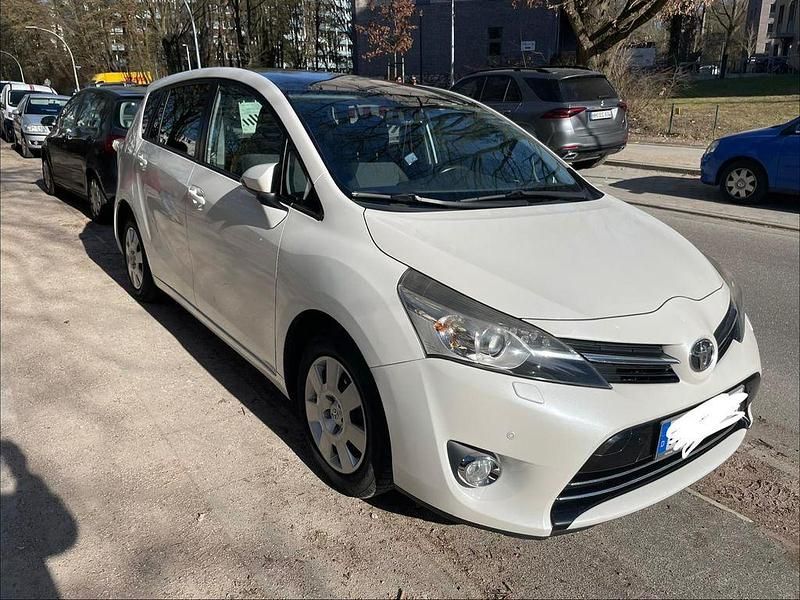 Gebraucht Toyota Verso Executive 124 PS (91 kW) 2014 Weiß Van / Kleinbus
