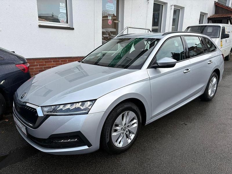 Silber Gebraucht 2022 Skoda Octavia Ambition Kombi | 20.990 € (Superpreis) - Bild 1/4