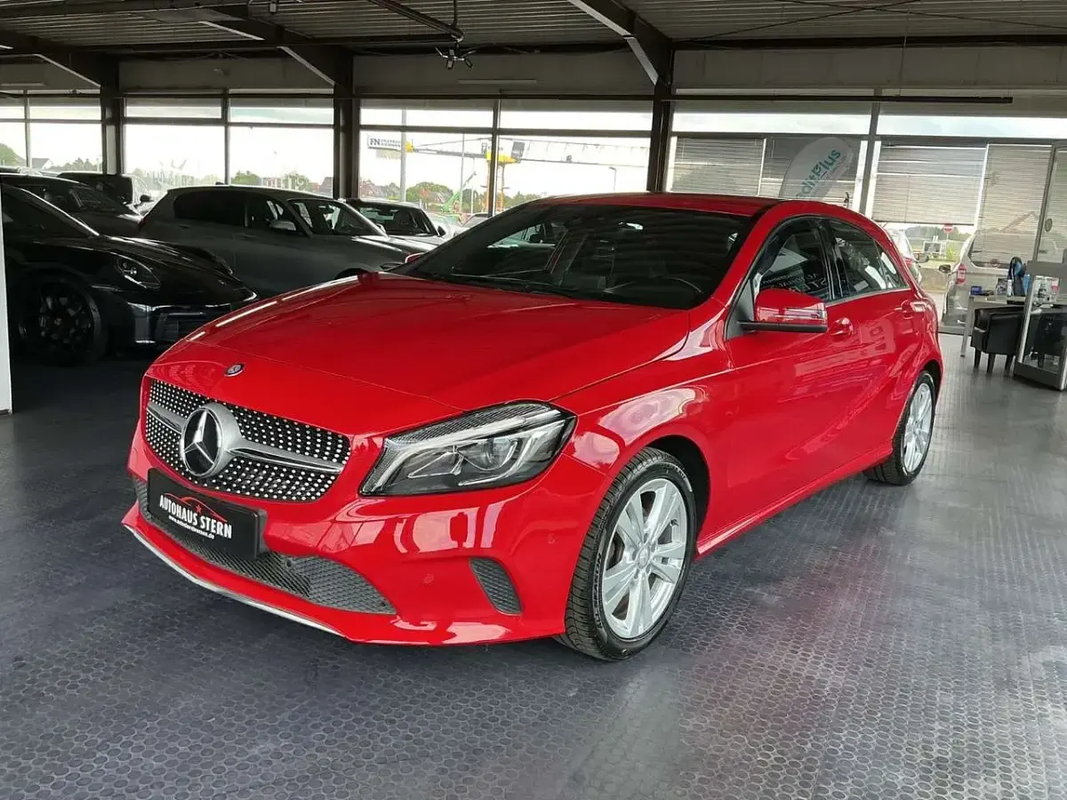 Gebraucht Mercedes A180 122 PS (89 kW) 2016 Jupiterrot uni Kleinwagen