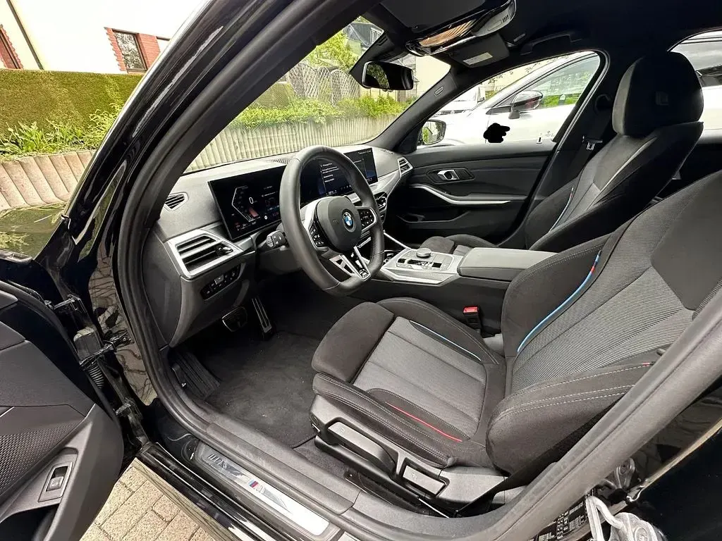 Gebraucht BMW 330 Sport Line 245 PS (180 kW) 2025 Schwarz Kombi