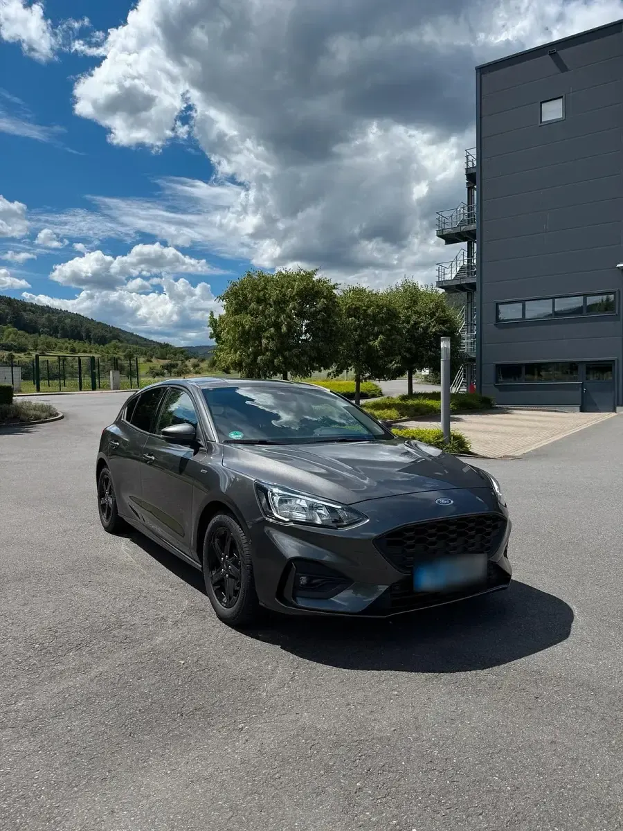 Gebraucht Ford Focus ST-Line 125 PS (91 kW) 2020 Grau Limousine