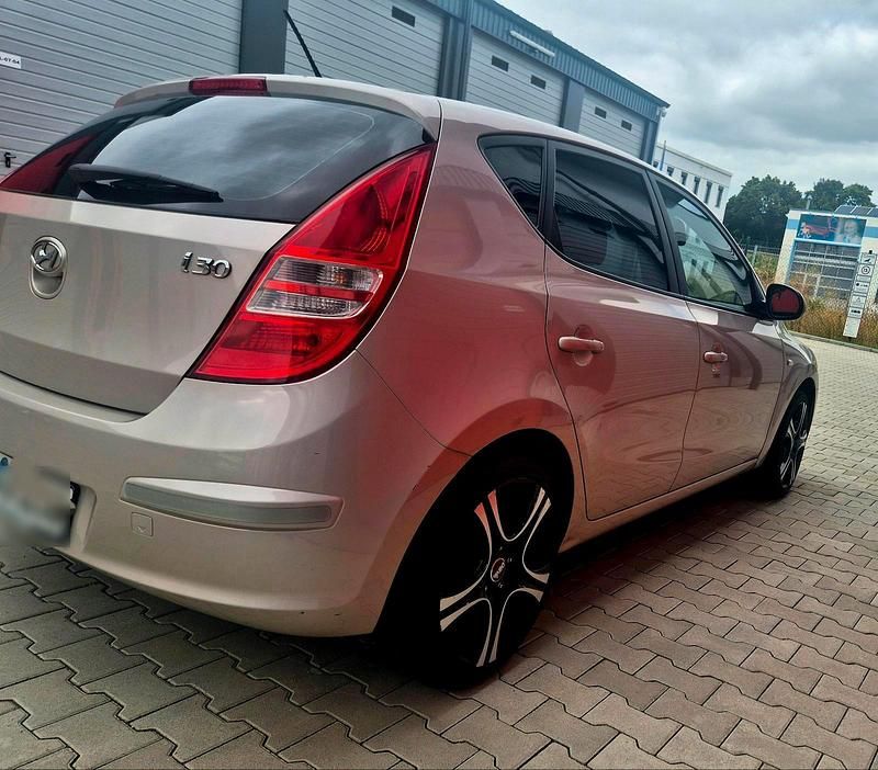 Beige Gebraucht 2008 Hyundai i30 Kleinwagen | 3.850 € (Fairer Preis) - Bild 1/4