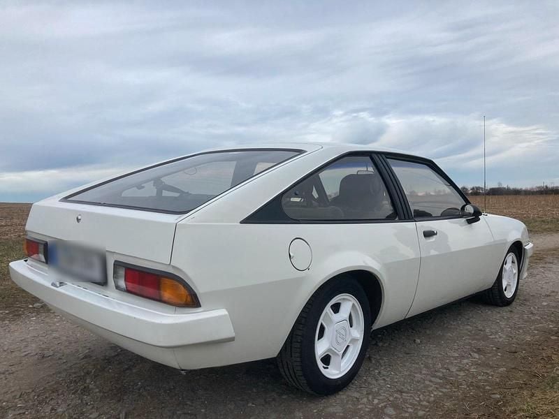 Weiß Gebraucht 1987 Opel Manta S Coupé | 9.999 € - Bild 1/4