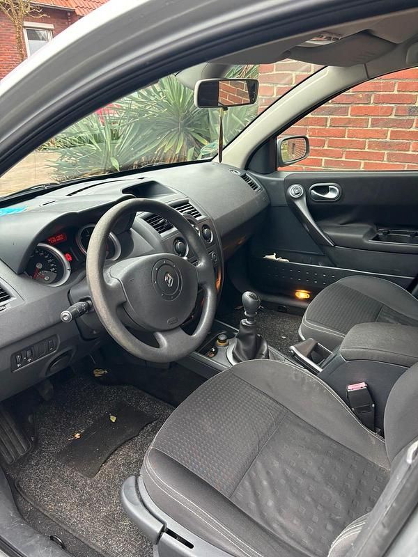 Gebraucht Renault Mégane II 120 PS (88 kW) 2006 Silber Kleinwagen