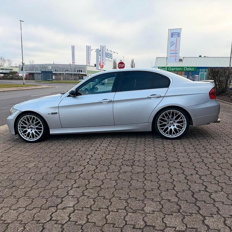 Second-hand BMW 325 218 CP (160 kW) 2005 Argintiu Berlinǎ