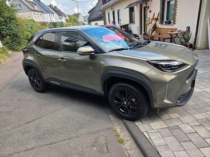 Grün Gebraucht 2022 Toyota Yaris Cross Comfort SUV | 19.500 € (Superpreis) - Bild 1/4