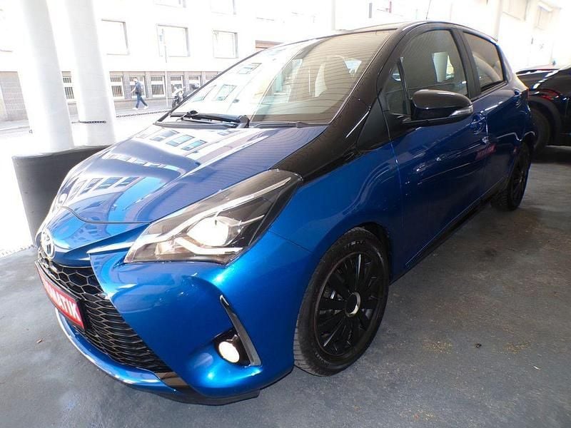 Gebraucht Toyota Yaris Hybrid 75 PS (55 kW) 2017 Blau Limousine