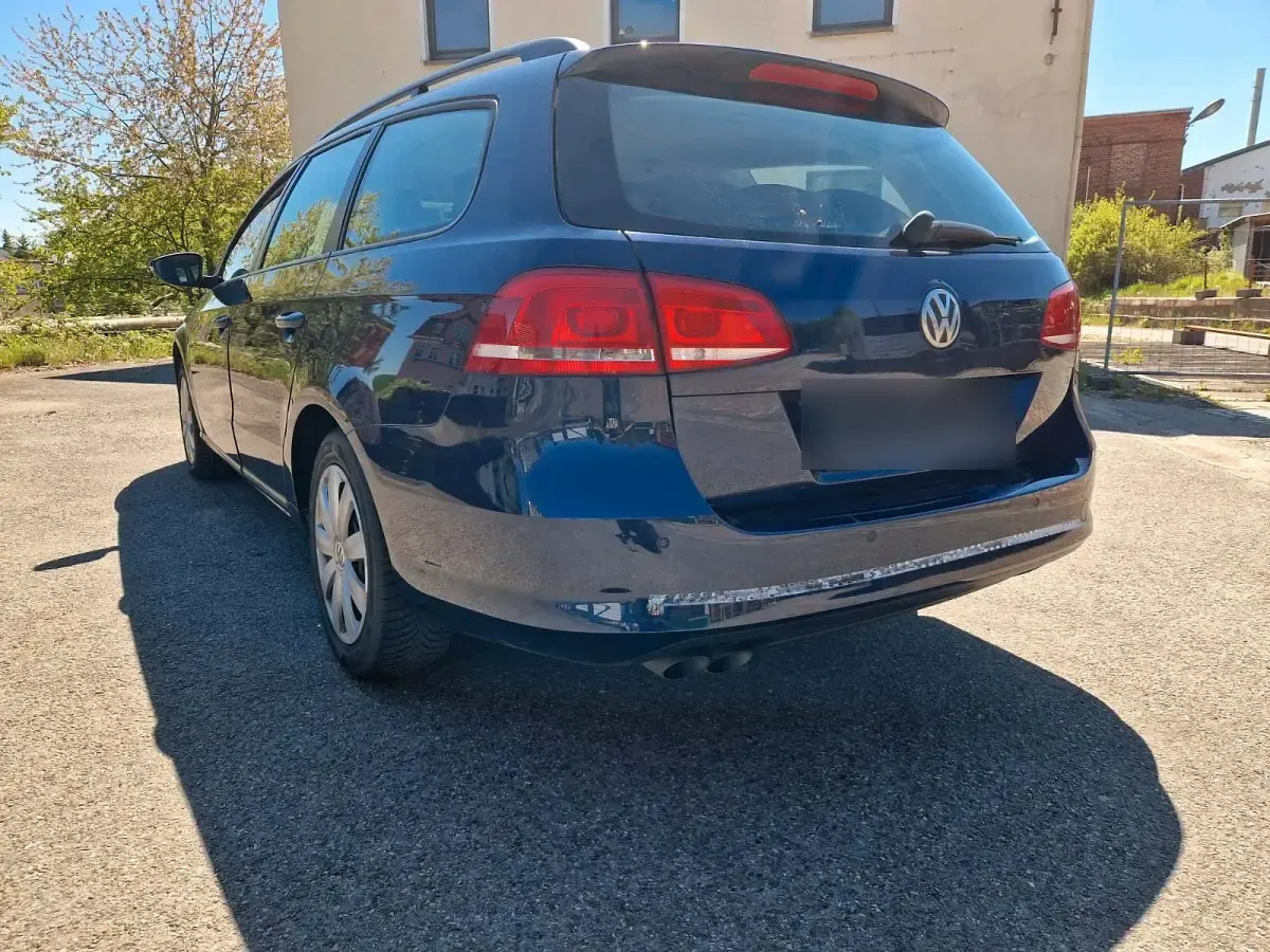 Gebraucht VW Passat 140 PS (102 kW) 2012 Blau Kombi