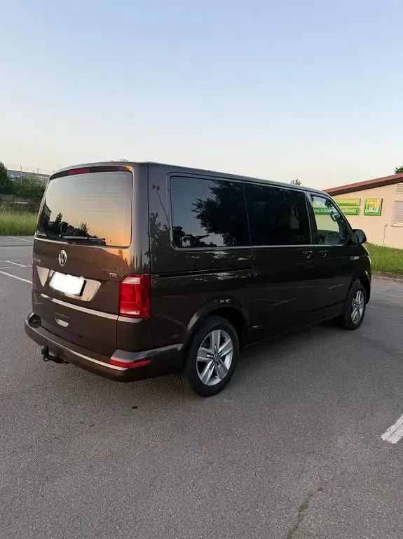 Gebraucht VW Multivan 150 PS (110 kW) 2018 Braun Van / Kleinbus