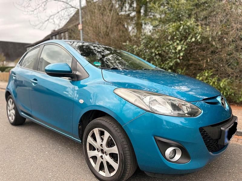 Gebraucht Mazda 2 75 PS (55 kW) 2012 Blau Kleinwagen