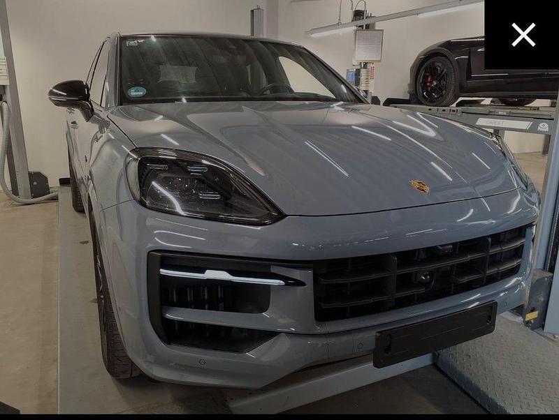 Arktikgrau Gebraucht 2024 Porsche Cayenne E-Hybrid Coupe Coupé | 99.999 € (Superpreis) - Bild 1/4