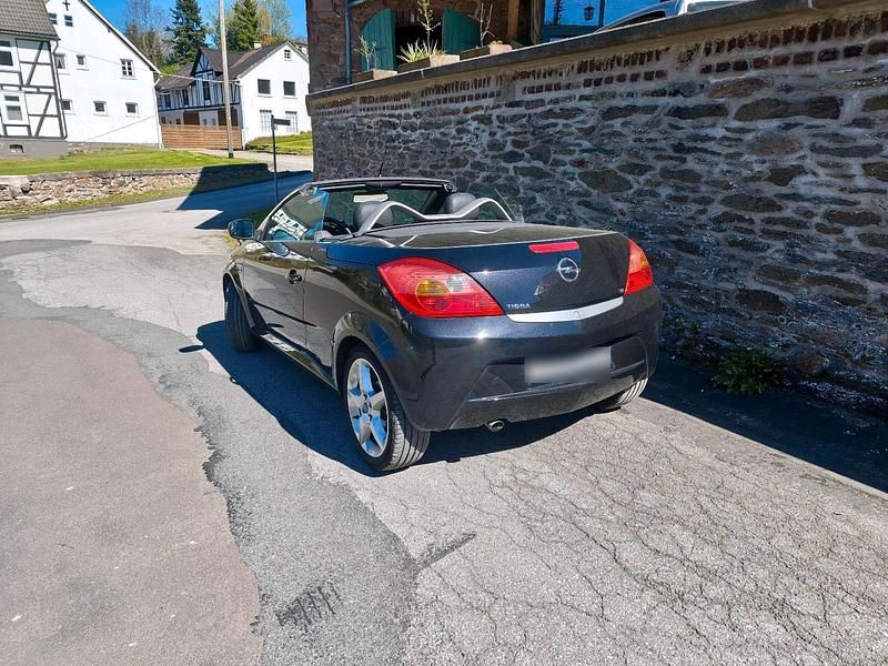 Brugt Opel Tigra 125 HK (91 kW) 2004 Sort Cabriolet