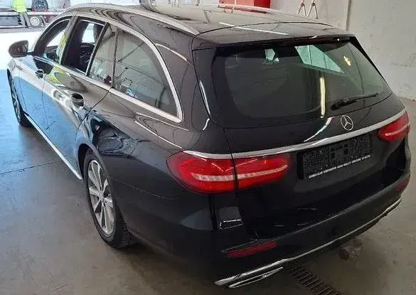 Gebraucht Mercedes E220 194 PS (142 kW) 2016 Schwarz Kombi