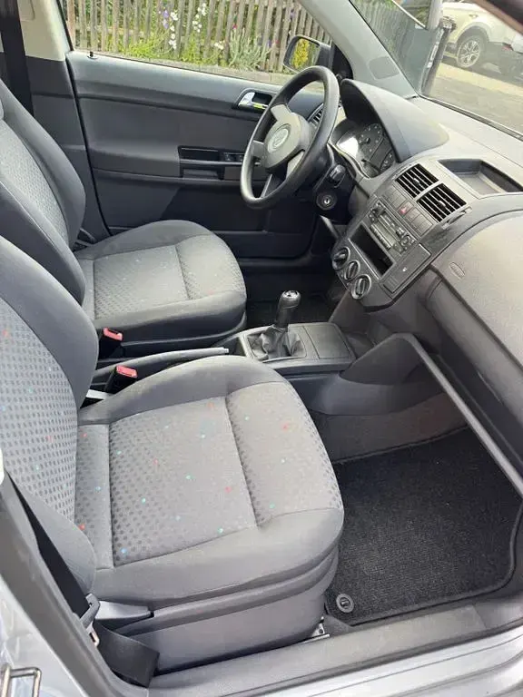 Gebraucht VW Polo Basis 64 PS (47 kW) 2003 Silber Limousine