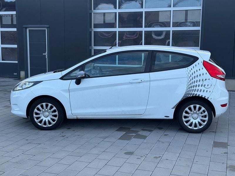 Gebraucht Ford Fiesta Trend 60 PS (44 kW) 2011 Weiß Kleinwagen