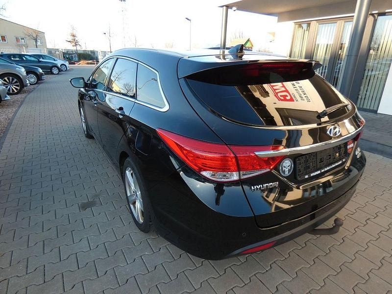 Gebraucht Hyundai i40 Style 136 PS (100 kW) 2014 Schwarz Kombi