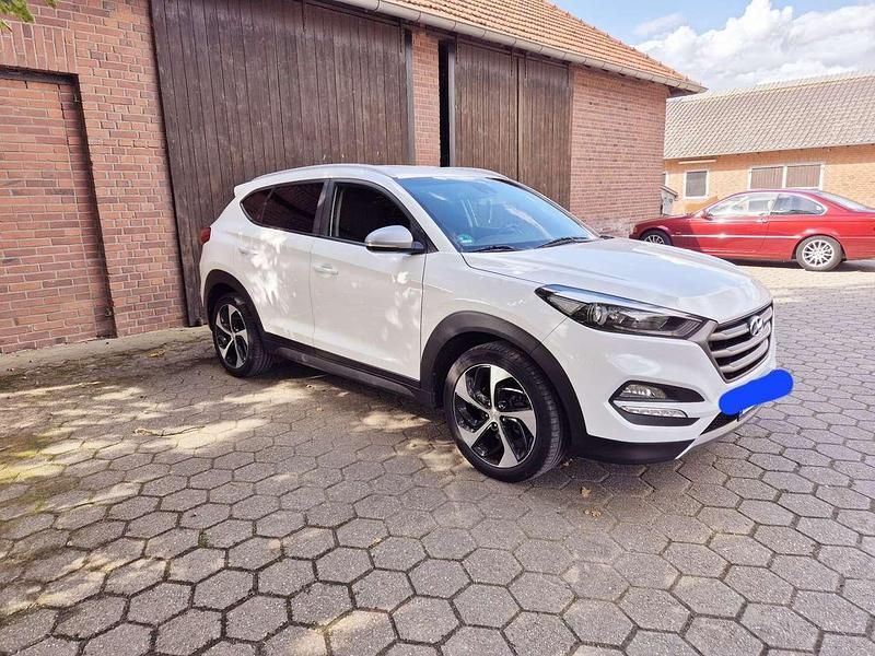 Weiß Gebraucht 2017 Hyundai Tucson Advantage SUV | 18.000 € (Fairer Preis) - Bild 1/4
