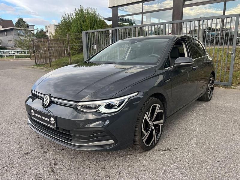 Grau Gebraucht 2020 VW Golf VIII Style Limousine | 21.950 € (Guter Preis) - Bild 1/4