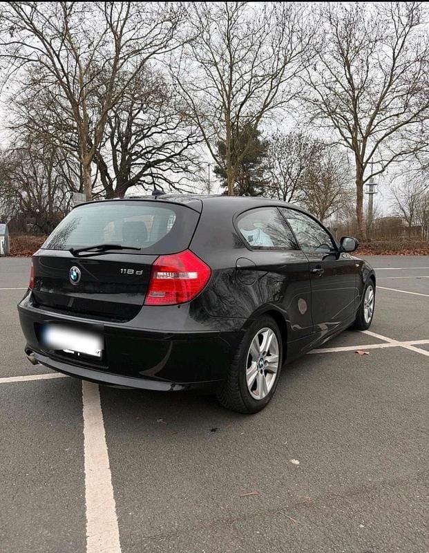 Gebraucht BMW 118 142 PS (104 kW) 2011 Schwarz Kleinwagen