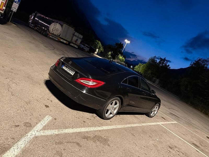 Schwarz Gebraucht 2011 Mercedes CLS350 Limousine | 11.990 € (Fairer Preis) - Bild 1/4