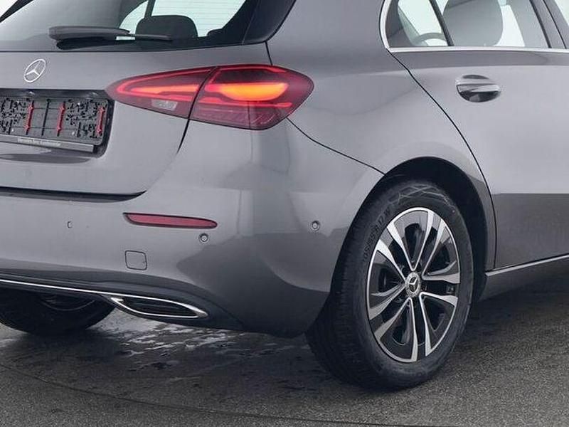 Gebraucht Mercedes A200 Progressive 163 PS (119 kW) 2025 Mountaingrau  met. (metallic) Kleinwagen